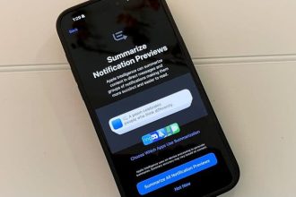 اپل به‌دلیل خطاهای هوش مصنوعی، قابلیت خلاصه‌کردن اخبار را موقتاً غیرفعال کرد