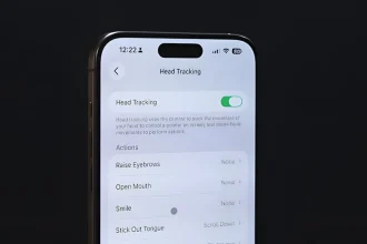 کنترل آیفون با زبان