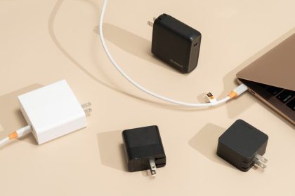 حذف شارژر از جعبه مک بوک پرو M5