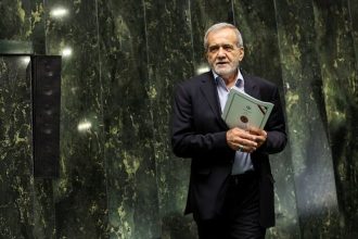 پزشکیان از نصب هزاران مگاوات پنل خورشیدی خبر داد