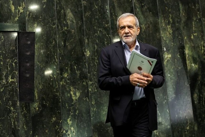 پزشکیان از نصب هزاران مگاوات پنل خورشیدی خبر داد