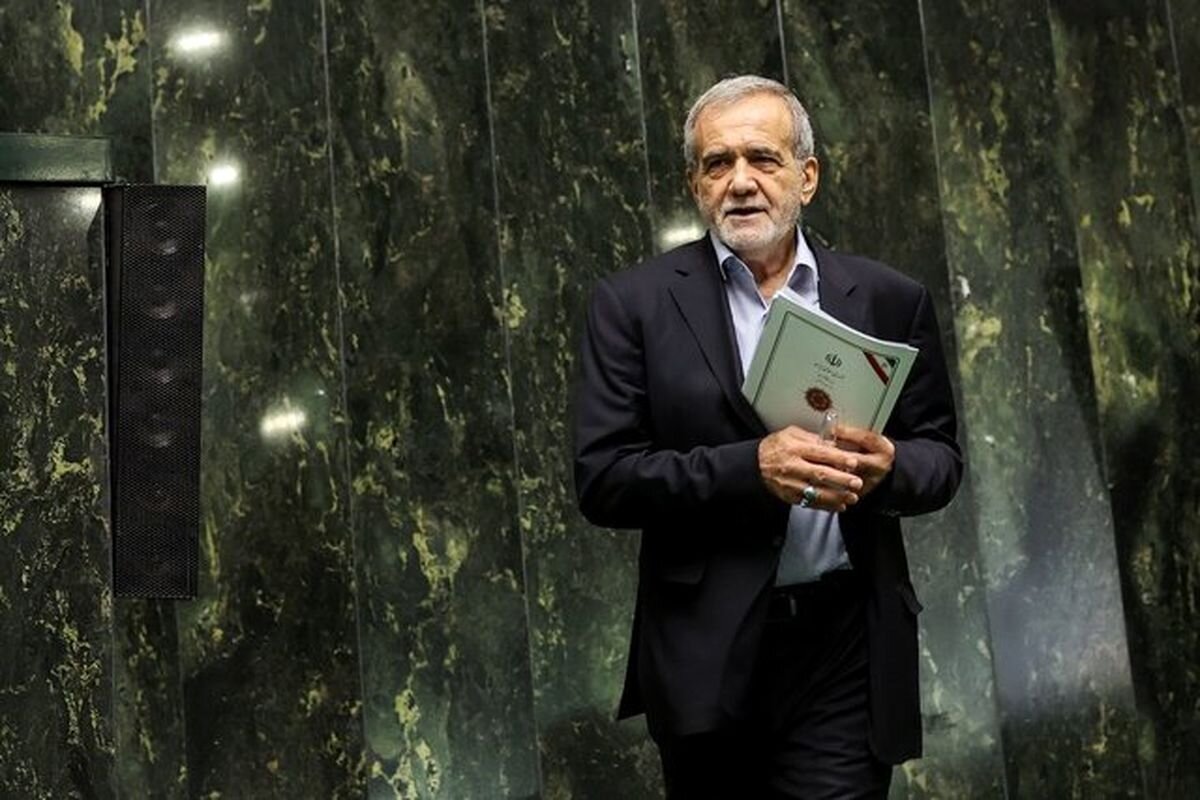 پزشکیان از نصب هزاران مگاوات پنل خورشیدی خبر داد