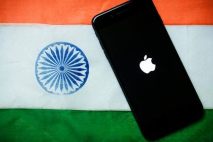 نصب اجباری نرم‌افزار دولتی روی آیفون