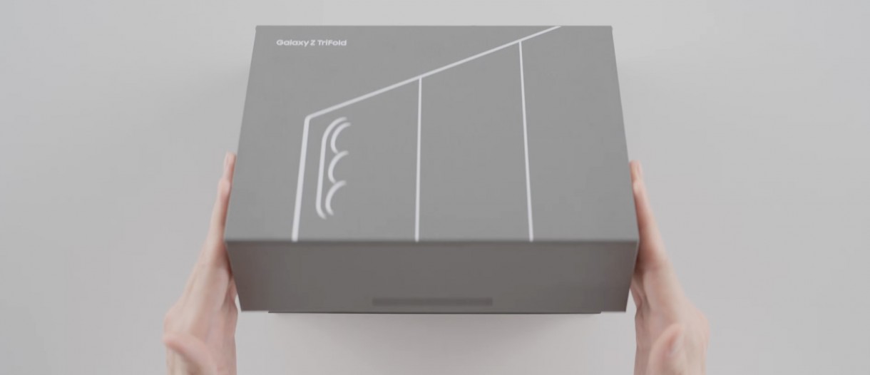 جعبه‌گشایی گلکسی زد تری‌فولد