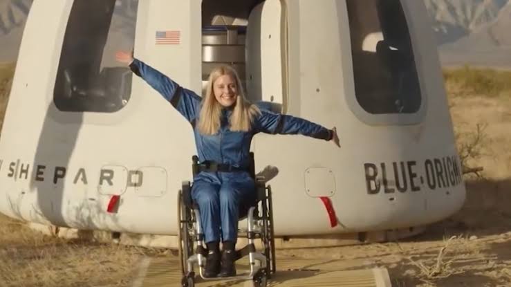 فضانورد ویلچرنشین