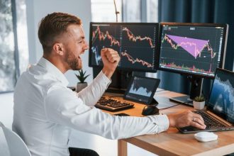 سود یک میلیون دلاری