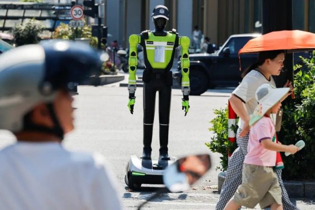 ربات پلیس چین